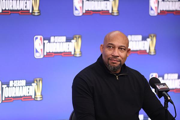 雄鹿最近12场狂输10场，排名跌出东部前十（雄鹿近12战吞10败，东部排名跌出前十）