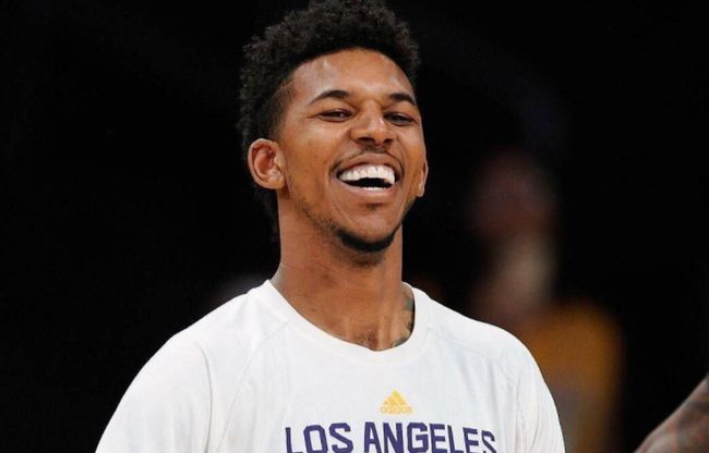 火箭哈登末节爆发连得15分（哈登末节发威为火箭连取15分）