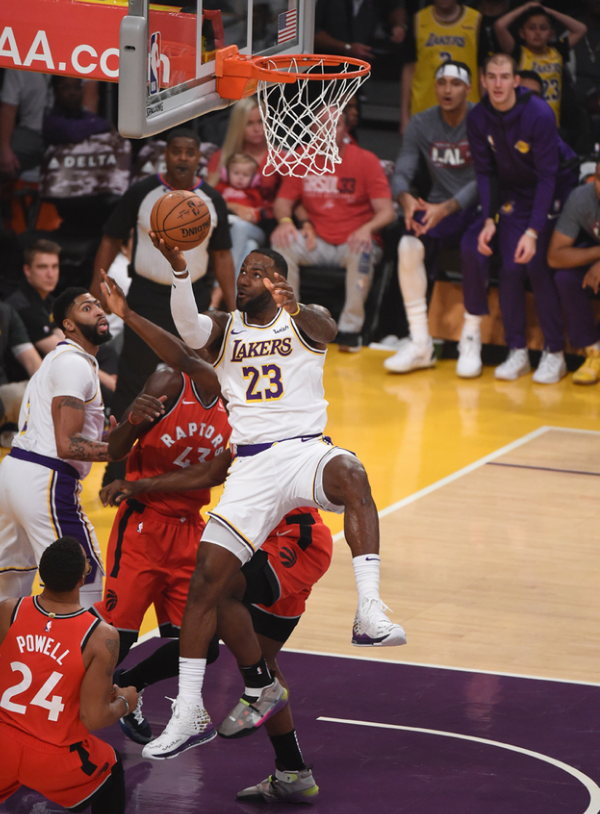 李章洙回渝参加足协杯夺冠25周年纪念赛，感慨儿子当年才初中（李章洙重返重庆出席足协杯夺冠25周年纪念赛，感叹儿子当年还在上初中）