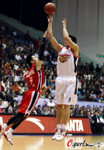 NBA杯半场：希罗&鲍威尔合砍24分，热火暂以57-56魔术（季中锦标赛半场：希罗携鲍威尔合得24分，热火57-56暂领先魔术）