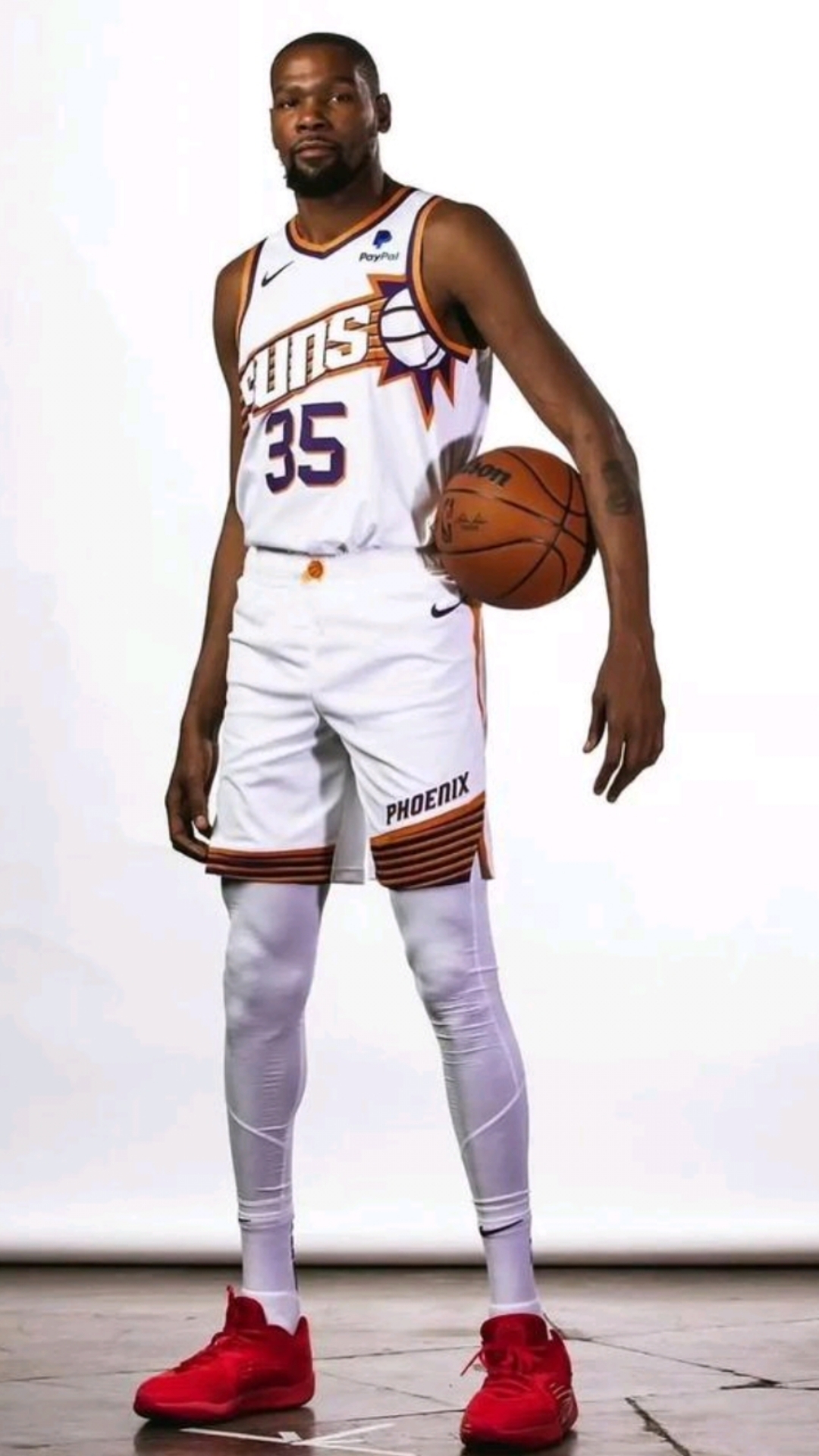 图片报：法兰克福队医私下为对手球员治疗，现已被开除（图片报：法兰克福队医暗中为对手球员治疗，已遭解雇）