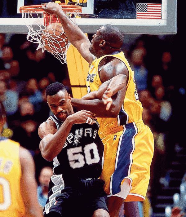 国米大战利物浦，巴萨PK法鹰，参与截图预测今夜欧冠的比分（国米迎战利物浦，巴萨对决法鹰，晒截图参与预测今夜欧冠比分）