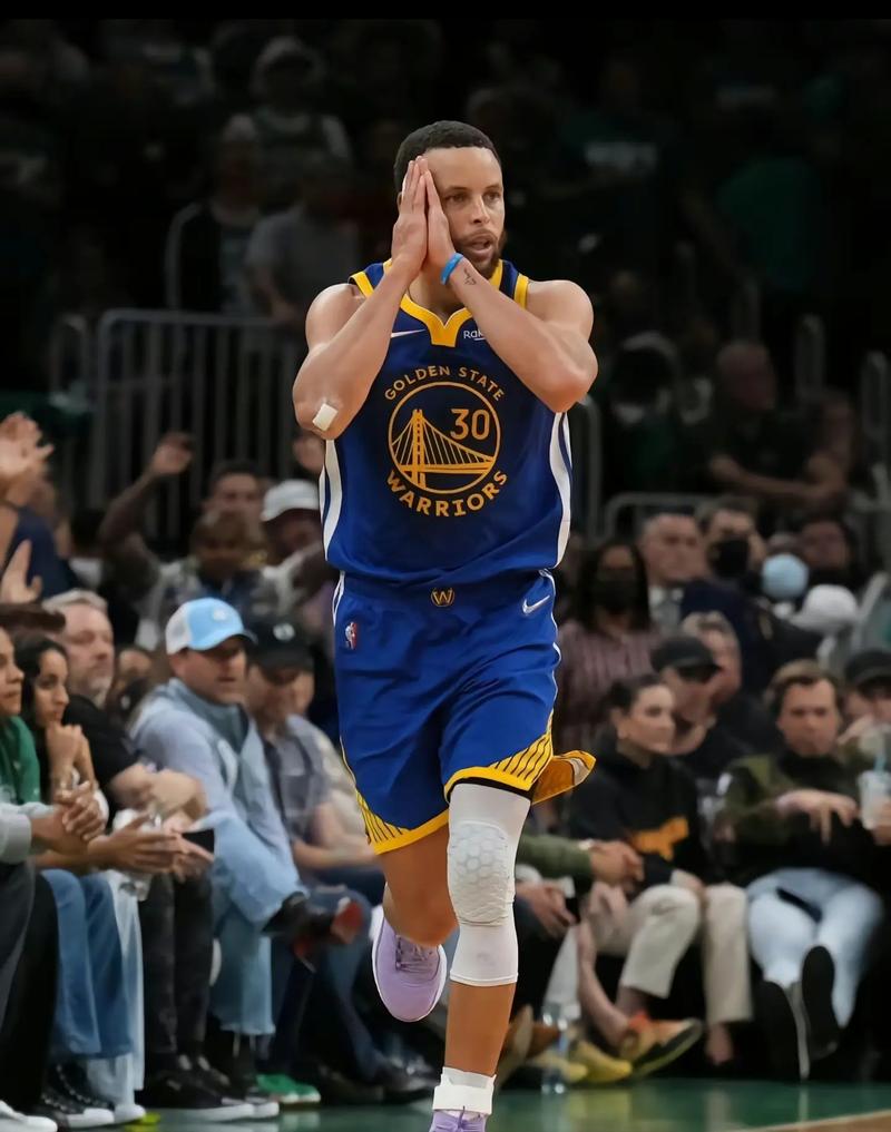 查马克：欣赏阿德利希望代表法国出战的坦率，不像谢尔基很装（查马克：赞阿德利坦言愿为法国效力，谢尔基则显得做作）