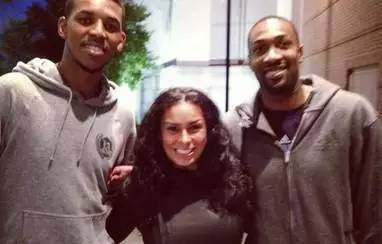 眼眶被塞尔塔球员打出血，结果收到黄牌（被塞尔塔球员打到眼眶出血，反而还吃到黄牌）