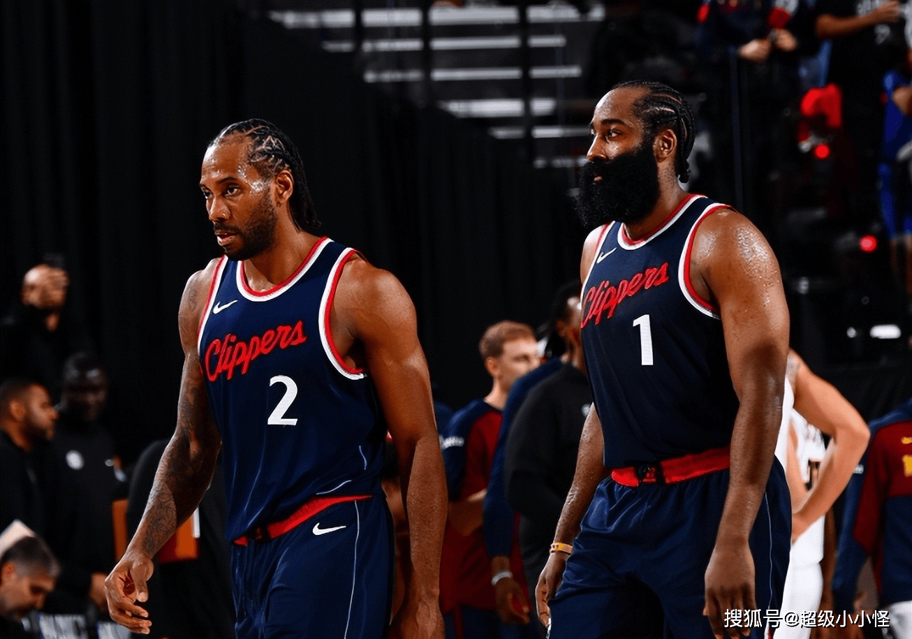 海登海姆2-1逆转弗赖堡，席默尔、迈因卡破门（海登海姆2比1上演逆转击败弗赖堡，席默尔与迈因卡建功）