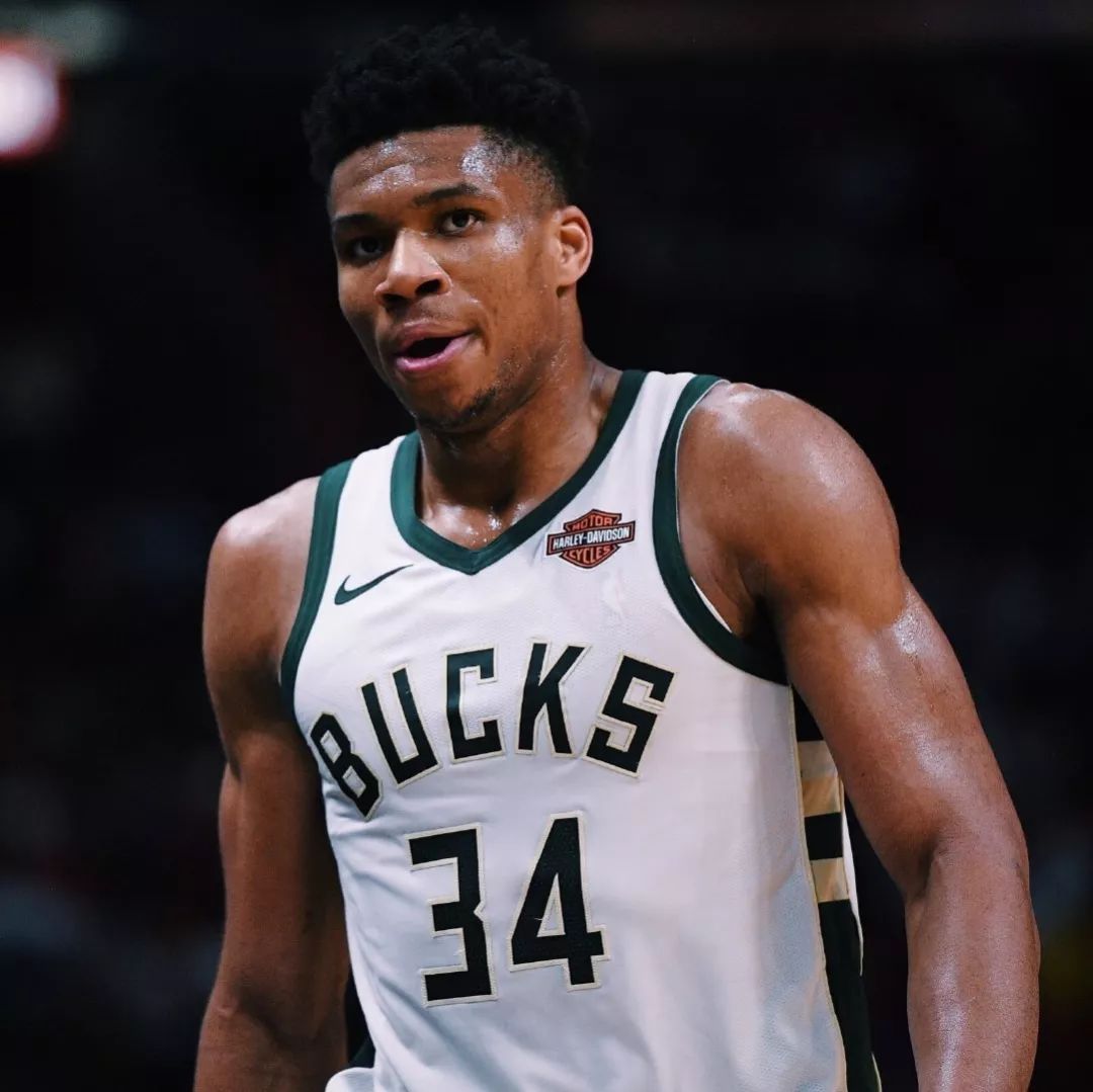 世体：为防止转售，巴萨球迷只有在赛前一天才能下载PDF门票（世体：为遏制倒票，巴萨球迷仅在赛前一日开放PDF电子票下载）